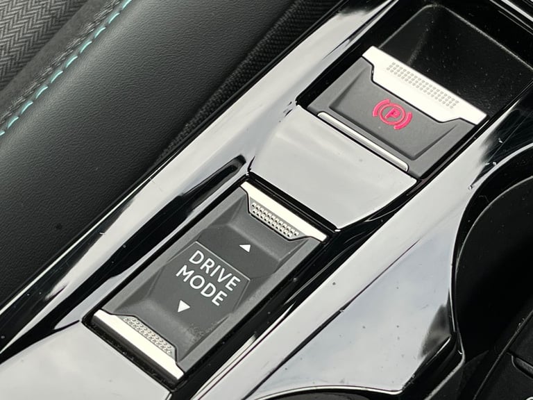  Peugeot 2008 SUV 1.2 Puretech Allure Premium  Plus Suv 5dr Petrol Eat Euro 6