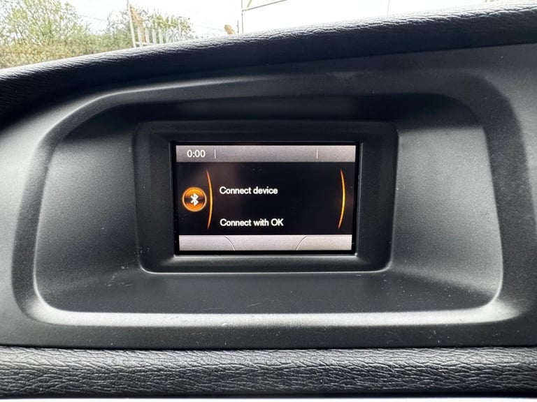 2015 15 VOLVO V40 1.6 D2 R-DESIGN LUX HATCHBACK 5DR DIESEL MANUAL EURO 5 (S/S) (