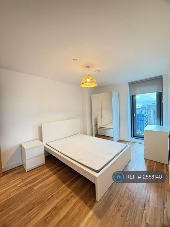2 bedroom flat in Michigan Point Tower D, Salford, M50 (2 bed) (#2668140)