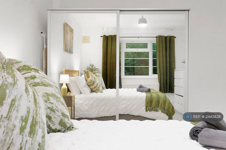 1 bedroom flat in Highbury Grove Court, London, N5 (1 bed) (#2443828)