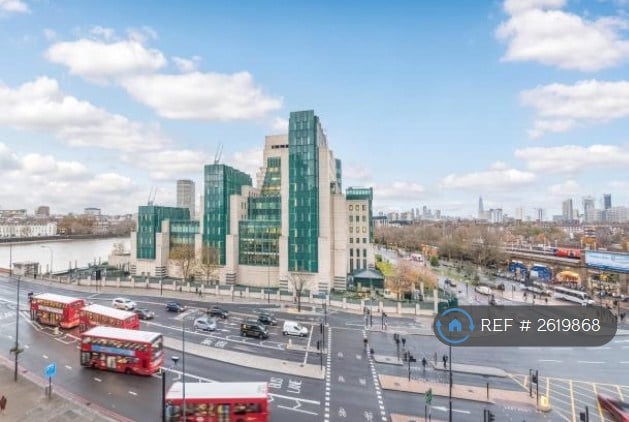 1 bedroom flat in St. George Wharf, London, SW8 (1 bed) (#2619868)