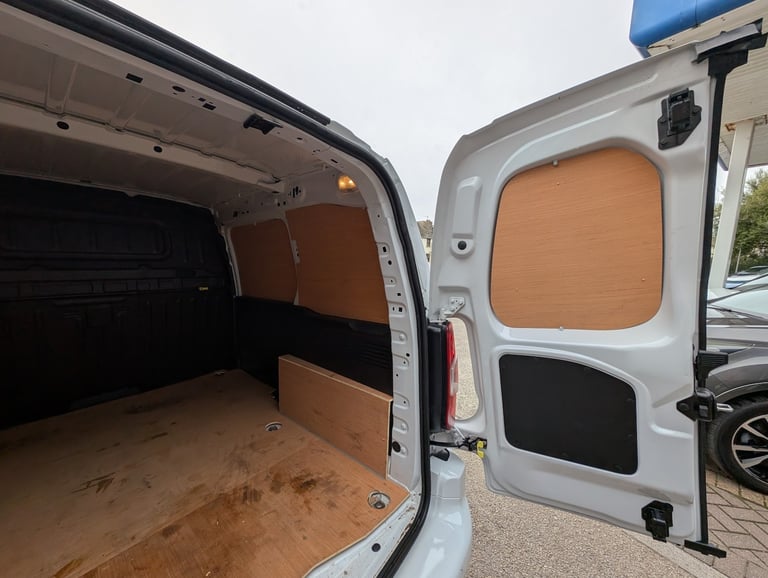 VAUXHALL COMBO 1.5 Turbo D 2300 Pro *high Spec Van* 2023