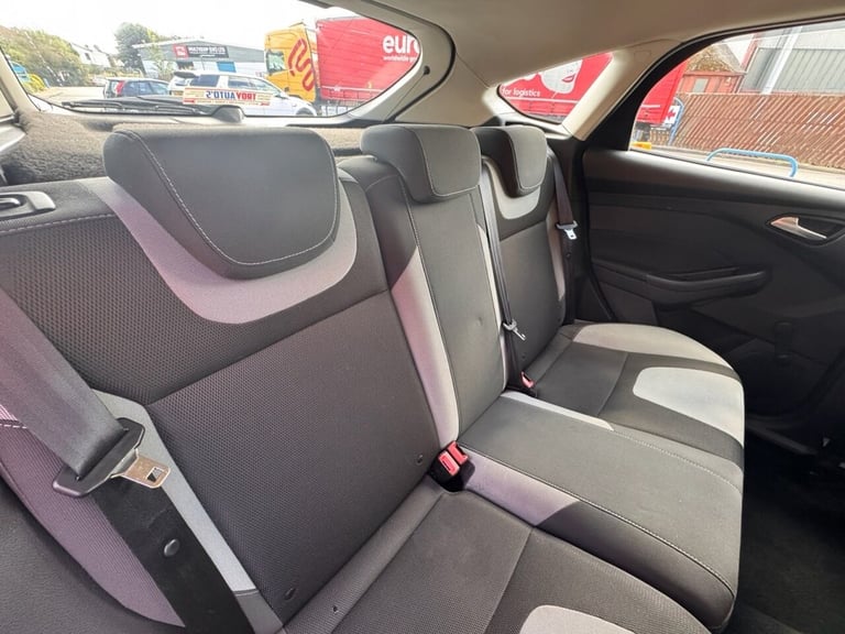 2013 Ford Focus 1.0T EcoBoost Zetec Hatchback 5dr Petrol Manual Euro 5 (s/s) (125 ps) Hatchback P... - Image 11
