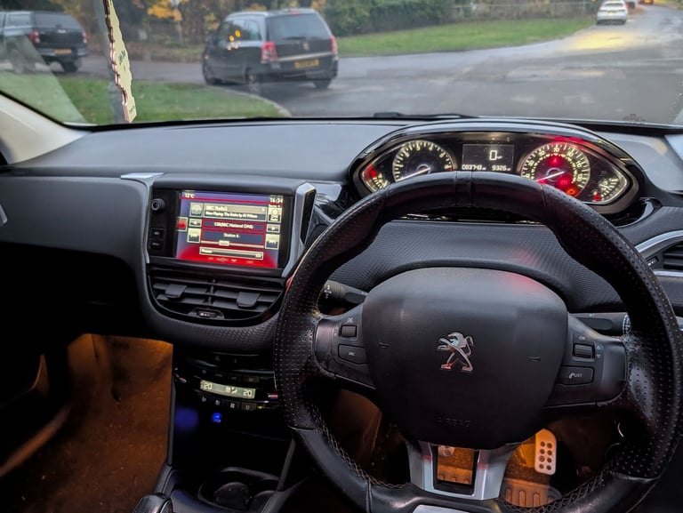 Peugeot, 208, Hatchback, 2016, Manual, 1199 (cc), 3 doors