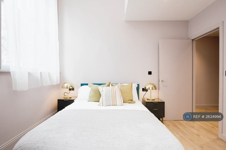 2 bedroom flat in Charlotte Street, Manchester, M1 (2 bed) (#2634994)
