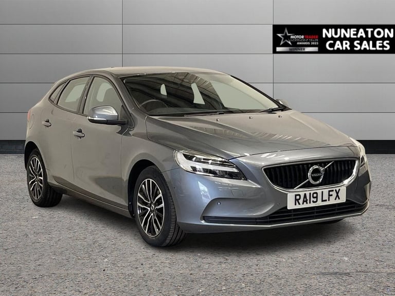 image for 2019 Volvo V40 2.0 T2 GPF Momentum Nav Plus Hatchback 5dr Petrol Manual Euro 6 (s/s) (122  Hatchb...