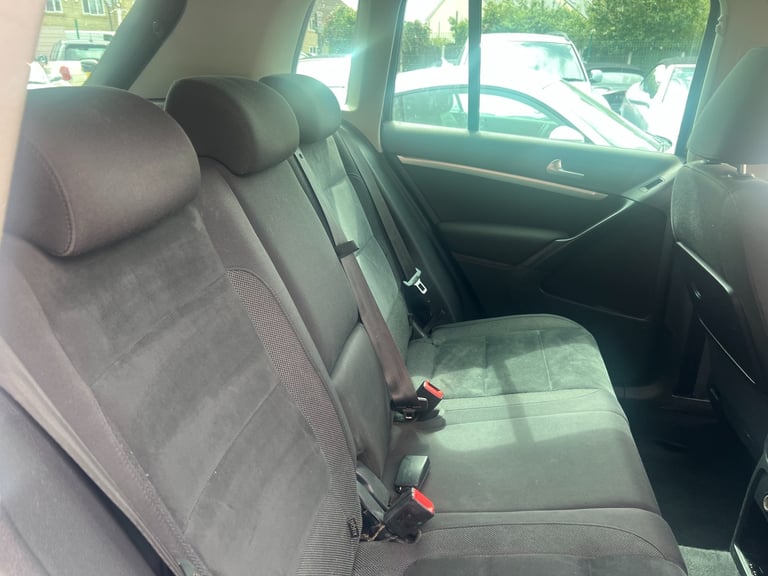 2013 Volkswagen Tiguan 2013 2.0 TDi BlueMotion Tech SE 5dr 4X4  DSG AUTO BLACK SERVICE HISTORY ES...