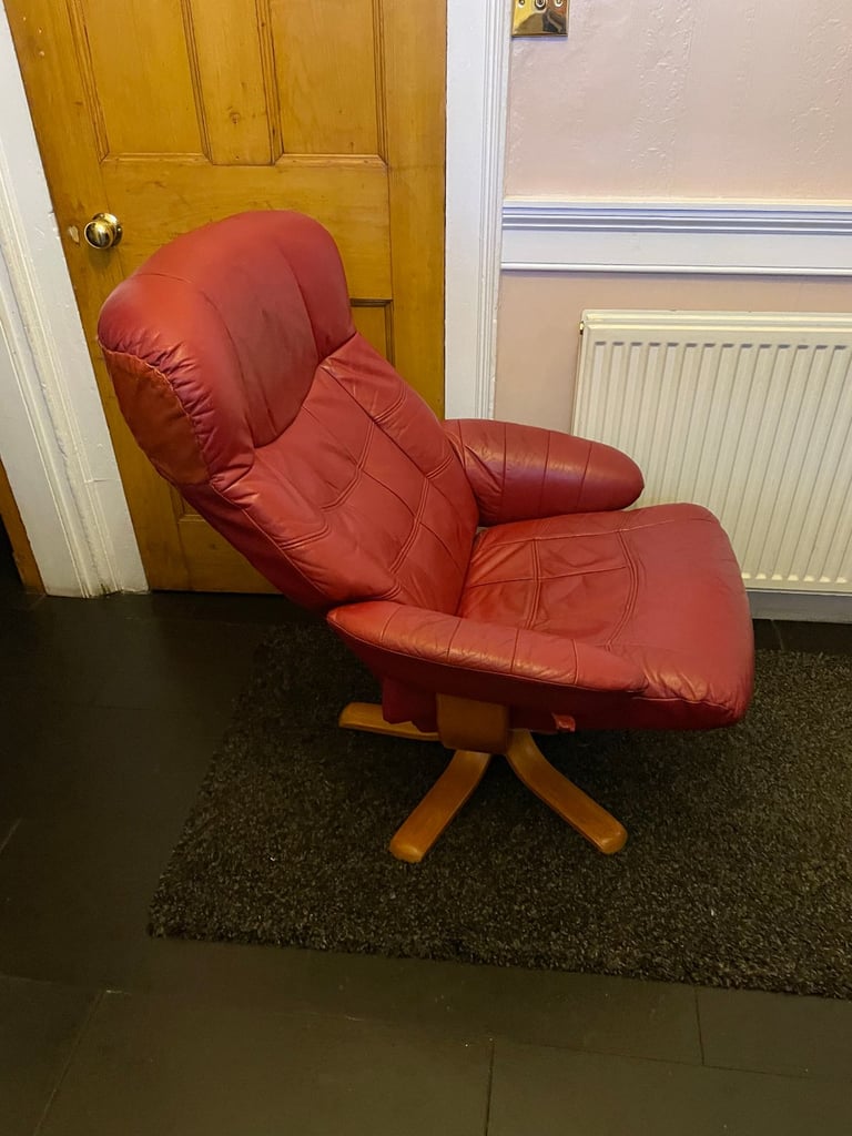 LEATHER RECLINER CHAIR