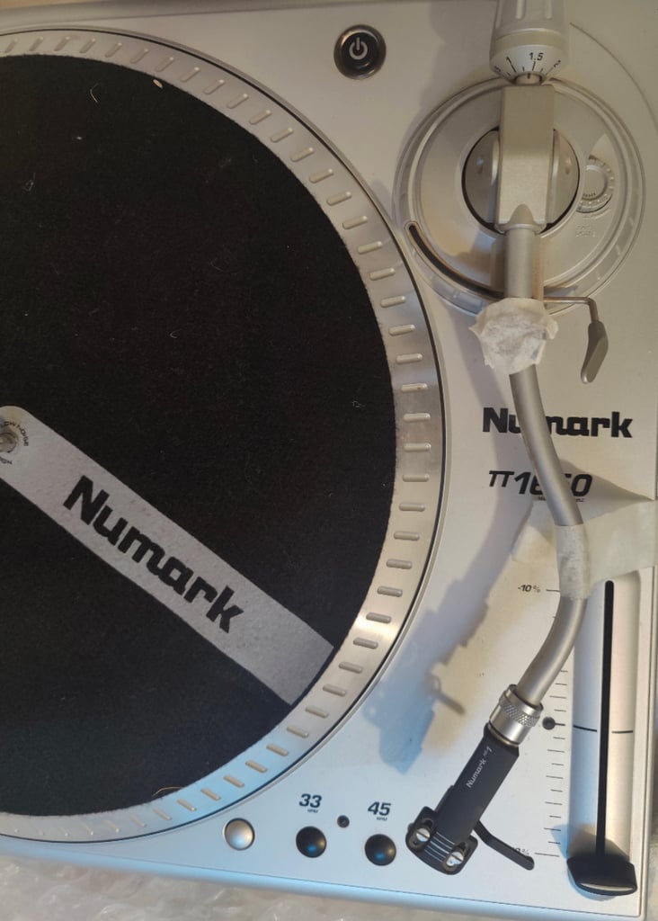DJ Turntable - Numark TT1650 direct-drive DJ turntable