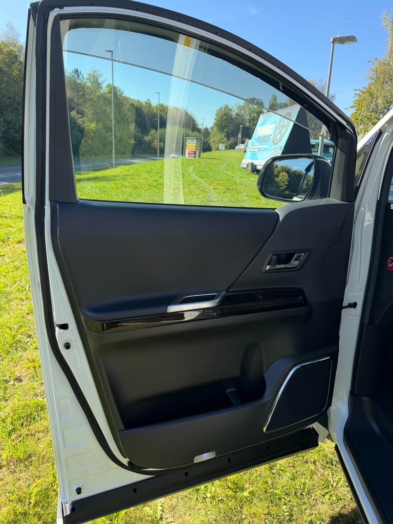 2012 TOYOTA VELLFIRE, WHITE,Golden Eyes 2, 2.4ltr. 7 Seater, Twin Sun roofs, 