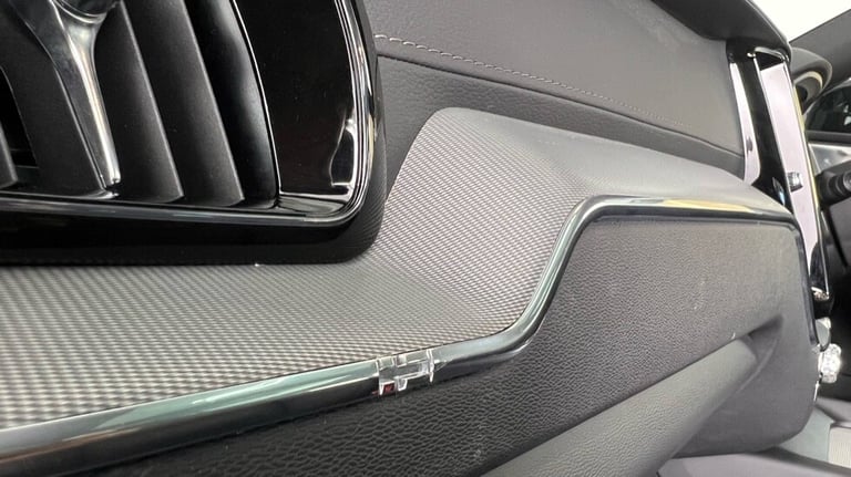 2021 Volvo XC60 B6 R-Design PRO AWD Mild Hybrid(22'Alloys, Harman Kardon, Panroof, Carplay) Estat...