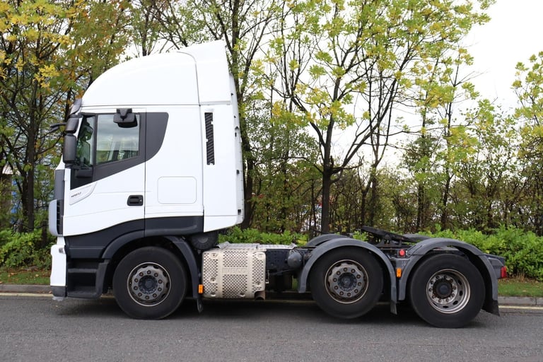 IVECO STRALIS 460 HI-WAY 6X2 MIDLIFT TRACTOR (2017)