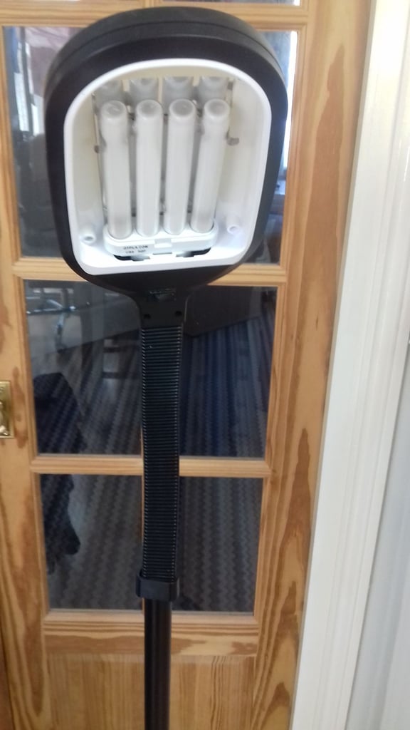 Free-standing flourescent lamp