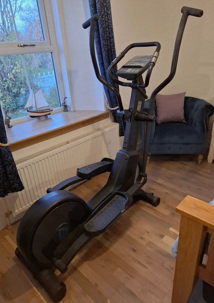 Cardiostrong X60 elliptical trainer