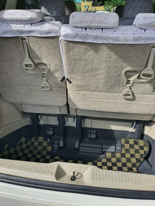 Toyota Estima (2010)