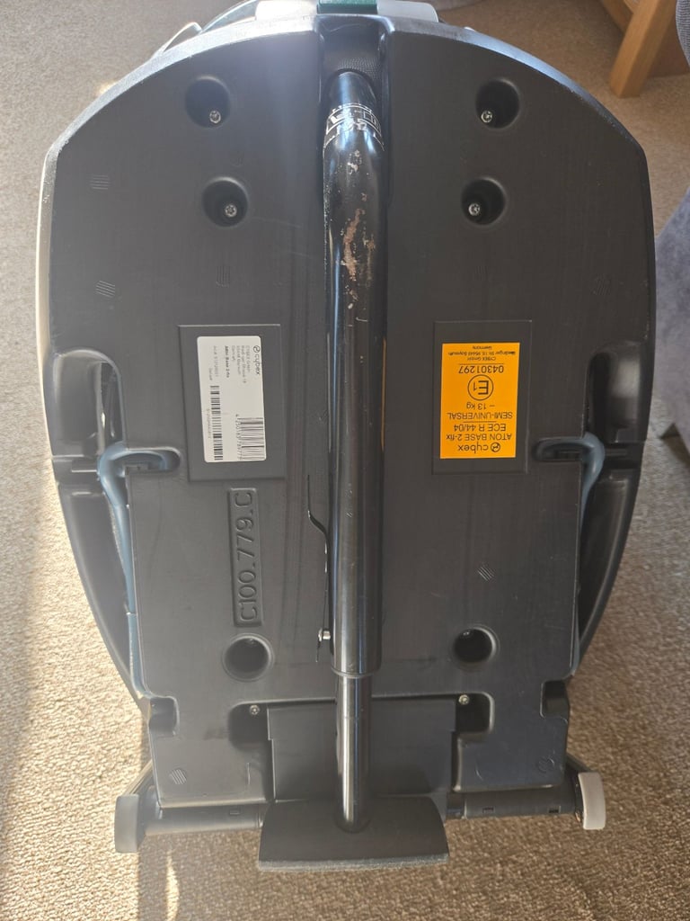 Cybex platinum baby car seat with aton Q isofix base.  For 0 to 13kg
