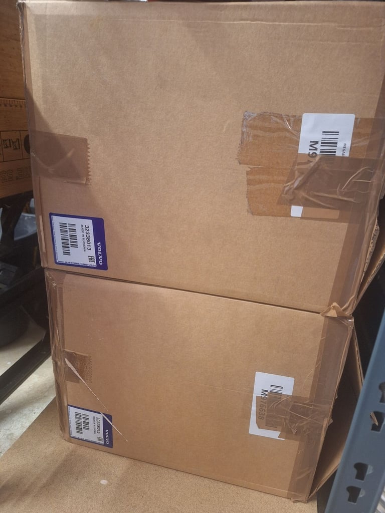 Volvo genuine LED headlights (left 32338013) and (right 32338015), for EU left hand drive countries 