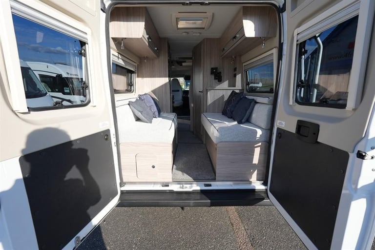 Elddis Chatsworth CV40 FIAT 3 BERTH 4 TRAVEL SEAT MOTORHOME