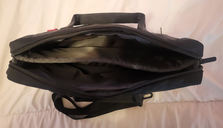 LOGIK GENUINE LAPTOP CARRING BAG WITH SHOULDER STRAP INNER PADDED POCKET