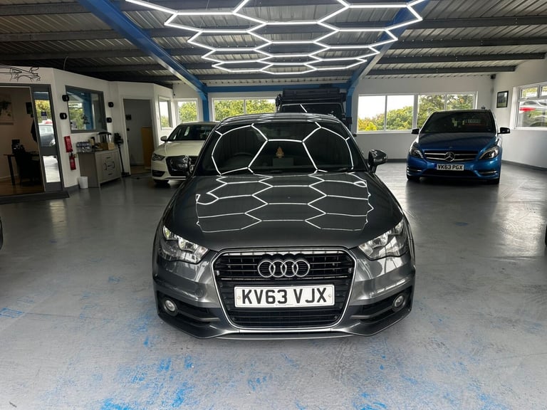 AUDI A1 1.6 TDI S line 2013