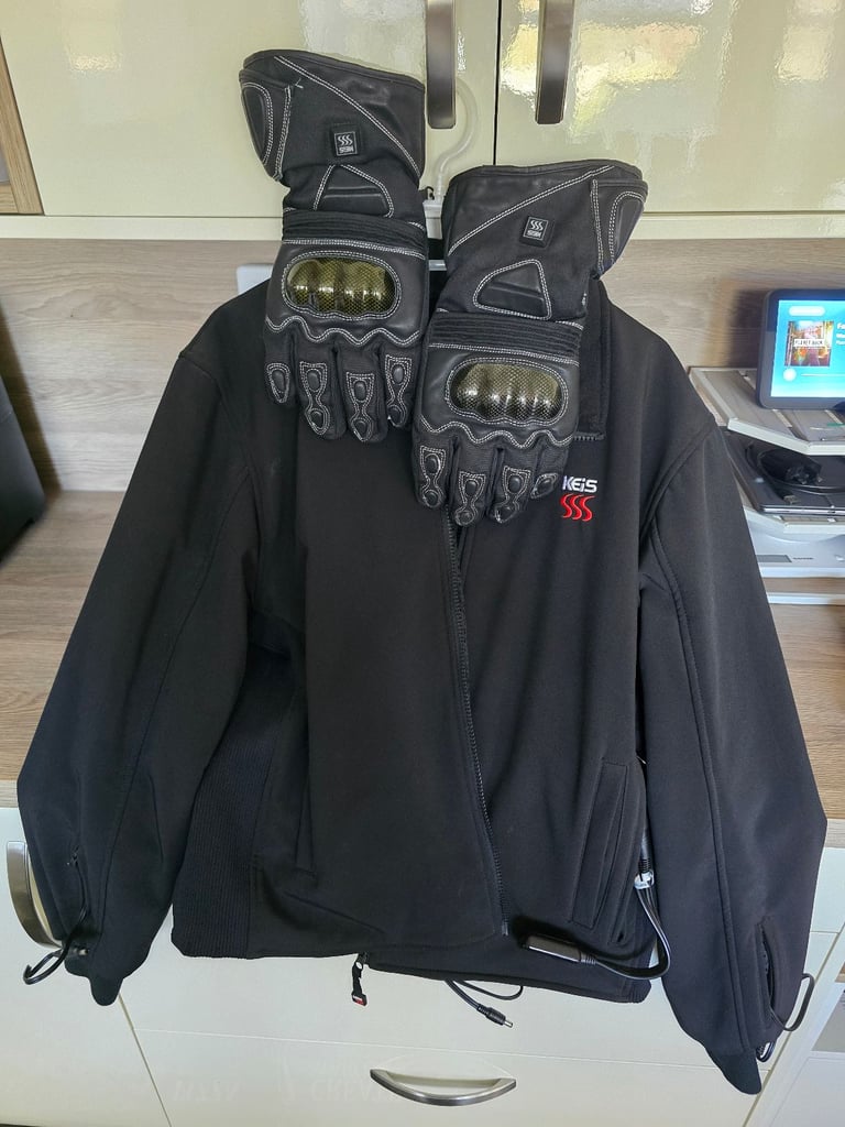 Keis heated top with heated gloves