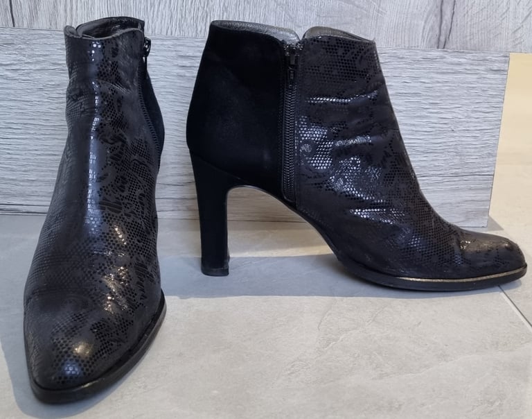 image for Lavorazione Artigiana black snakeskin leather/nubuck ankle boots