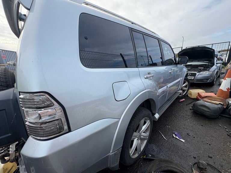Mitsubishi shogun, 3.2 diesel, breaking for parts only, all parts available. 