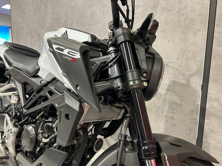 75/2025 Honda CB125R - ONLY 532 MILES!! - STUNNING!