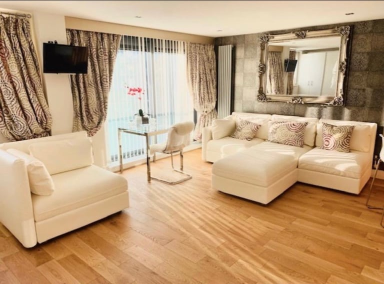 SHORT LET - 1 BEDROOM FLAT - CANARY WHARF -  EAST LONDON - E14