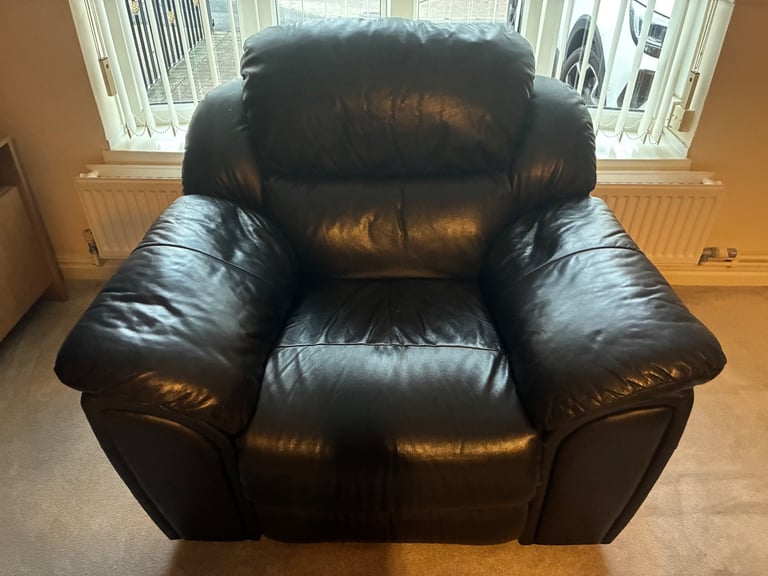 Leather 3 piece suite dark brown/ black