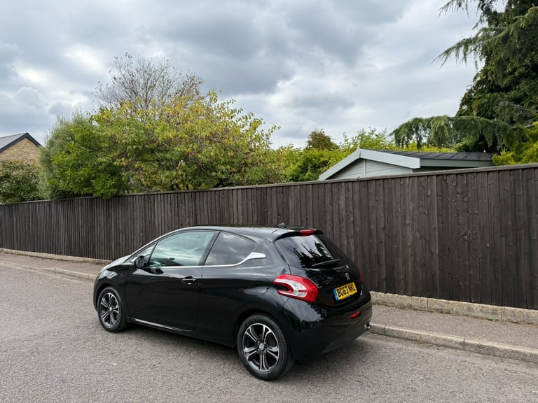 2013 Peugeot 208 1.2 VTi Allure 3dr HATCHBACK Petrol Manual