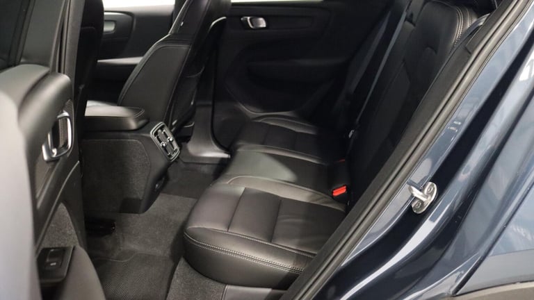  Volvo XC40 T3 R-Design Manual (Park Assist, Powered Tailgate, Privacy Glass) Petrol Manual