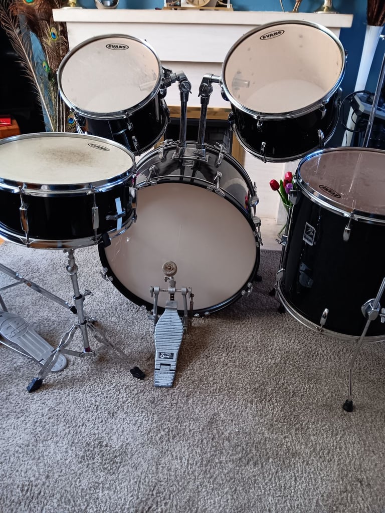 Performance percussion Black drum kit