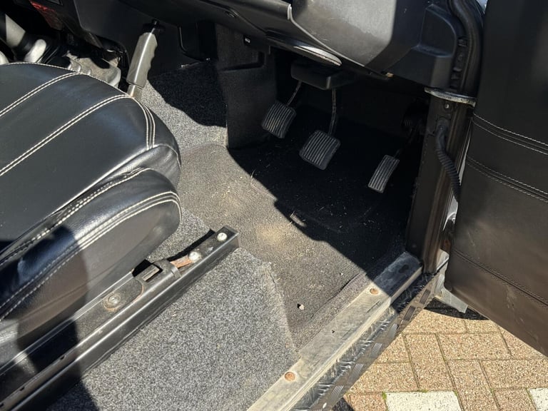 2010 Land Rover Defender 90 2.4 TDCi Hard Top SUV 3dr Diesel Manual 4WD SWB Euro 4 (122 bhp) SUV ...