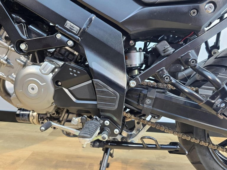 Suzuki V-Strom 650 Black 2020 - Centre Stand, Clear Screen **LOW MILEAGE**