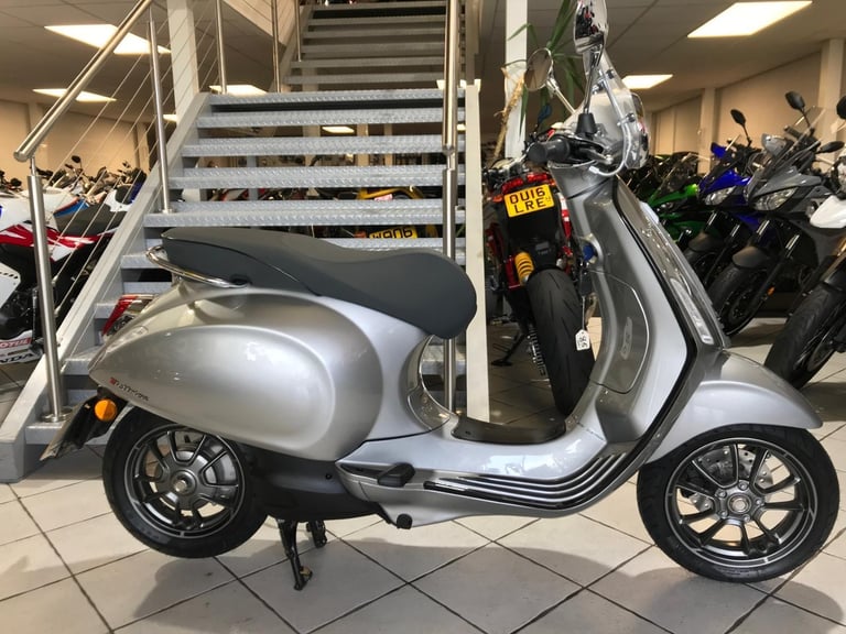 Piaggio Vespa Elettrica 125 L3 Electric Scooter Moped 70kmh 2021