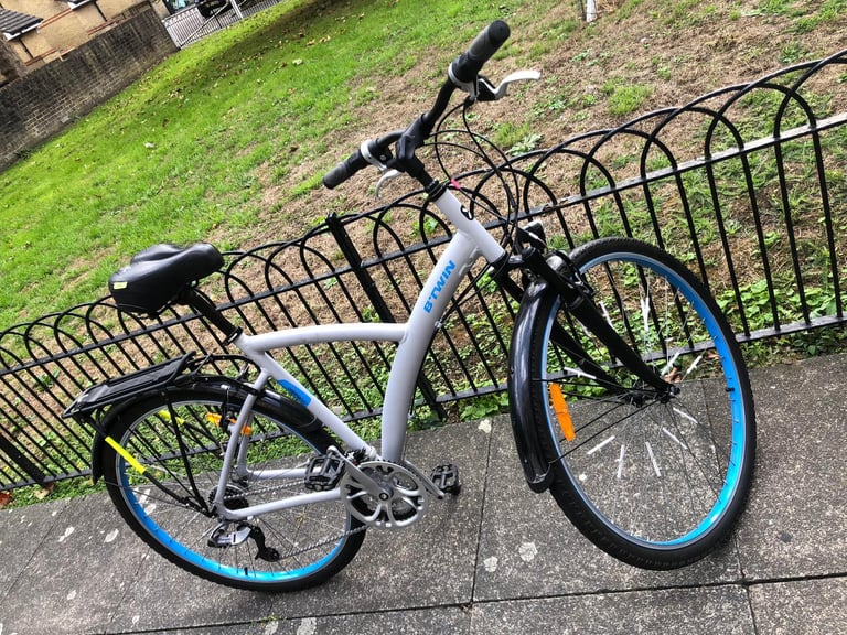 Lovely Adult Btwin hybrid Large frame 700C 24 speed in excellent condition fully functional 