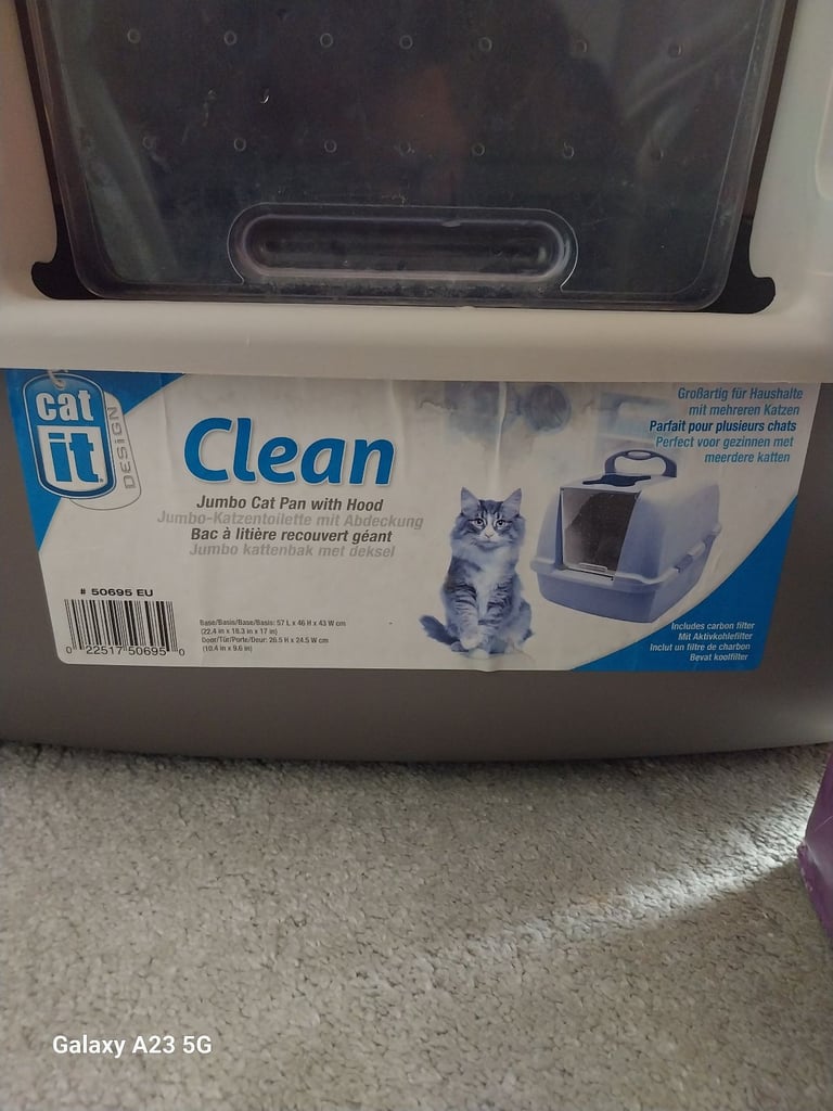 Large cat litter tray and accessories 