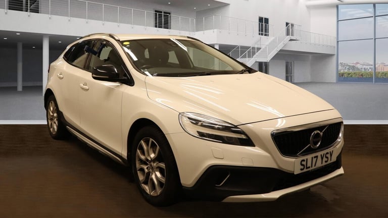 2017 VOLVO V40 CROSS COUNTRY 2.0 Cross Country Pro D2 White Manual Diesel
