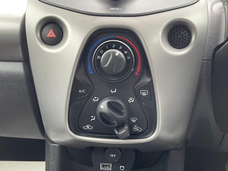  Toyota AYGO 1.0 VVT-i x-play Euro 5 5dr Euro 5 Petrol Manual