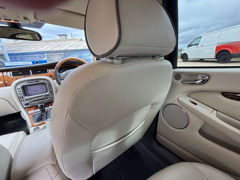 2010 Jaguar X-Type 2.2 X-Type Sovereign  Auto 4dr Saloon Diesel Automatic
