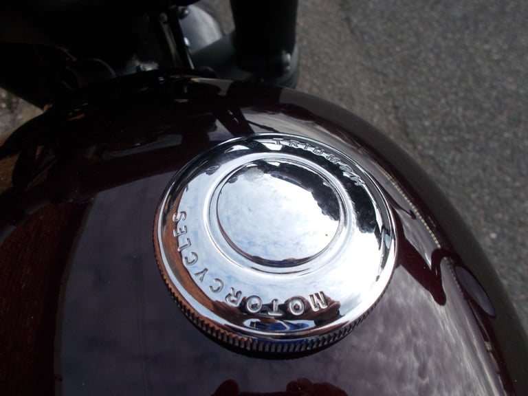 2017 TRIUMPH BONNEVILLE BOBBER