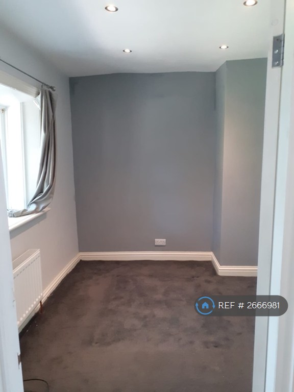 2 bedroom house in Worthing Head Road, Bradford, BD12 (2 bed) (#2666981)