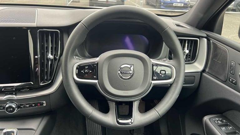 2022 Volvo XC60 2.0 B4D Plus Dark 5dr AWD Geartronic SUV Diesel Automatic