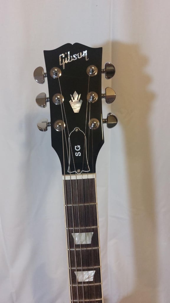 Gibson SG Standard, Heritage Cherry Finish + Soft Shell Case + New Gibson Leather Strap