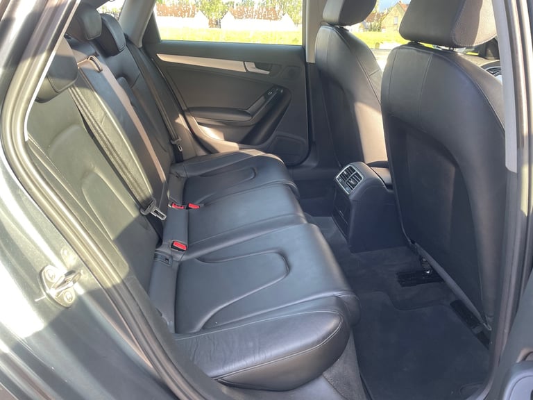 Audi, A4, Saloon, 2014, Manual,1968 (cc), 4 doors