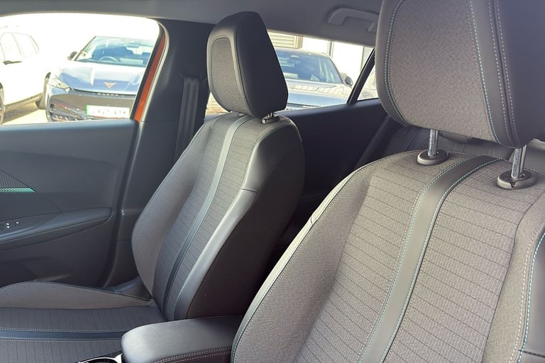  Peugeot E 2008 50kwh Allure Premium Suv 5dr Electric Auto 7kw Charger 136 Ps