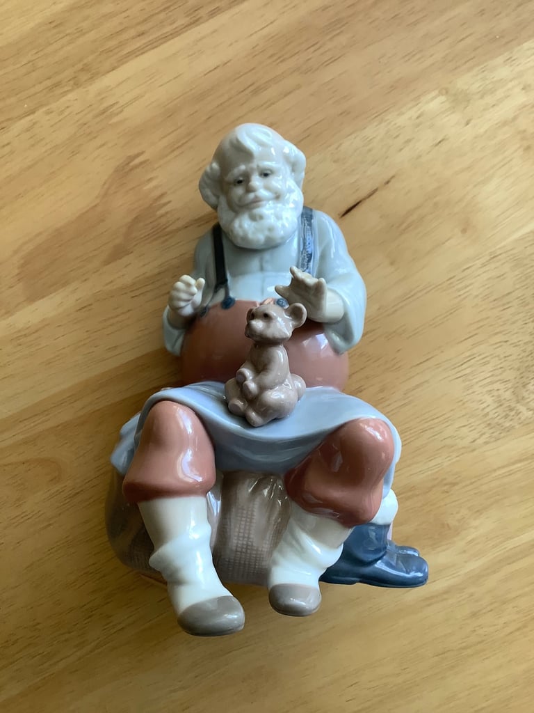 image for Lladro Santa’s magic touch