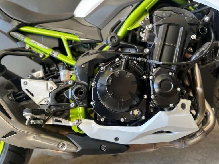 STUNNING ONE OWNER 2021/21 KAWASAKI Z900 MOTORCYCLE 