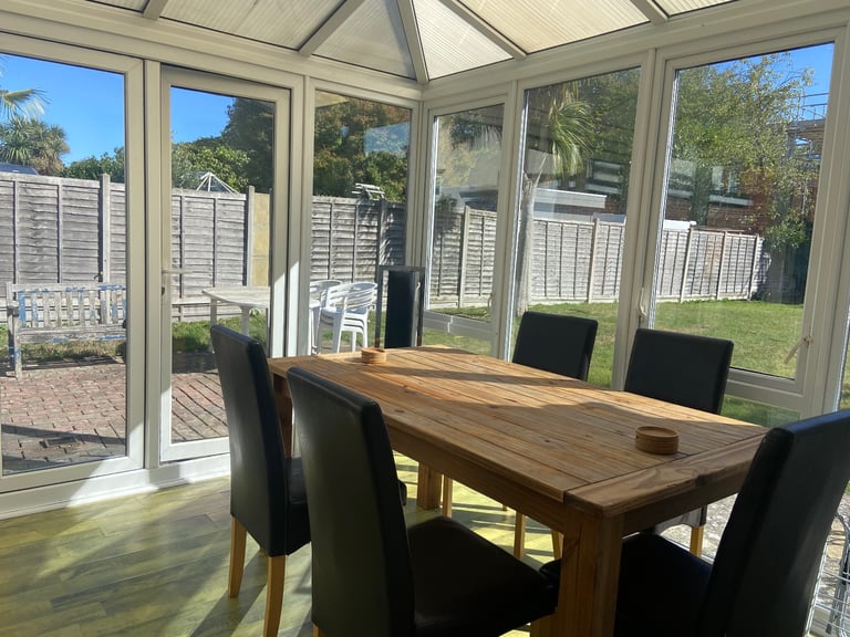 LARGE DOUBLE ROOM TO RENT